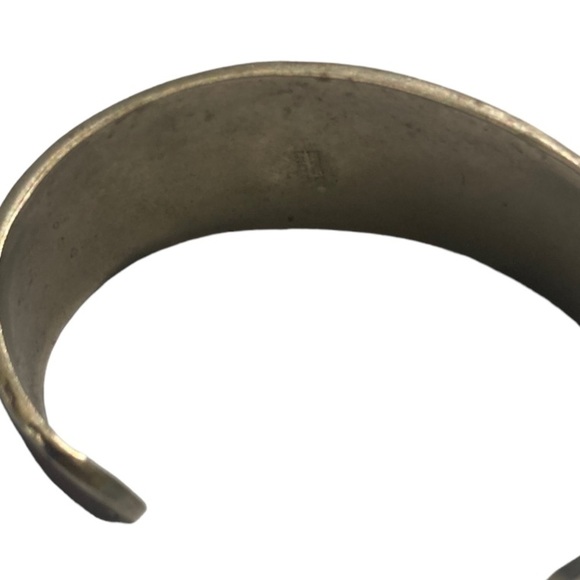 Vintage Alpaca Silver Black Inlaid Mother of Pearl Flower Cuff Bracelet - Picture 4 of 10